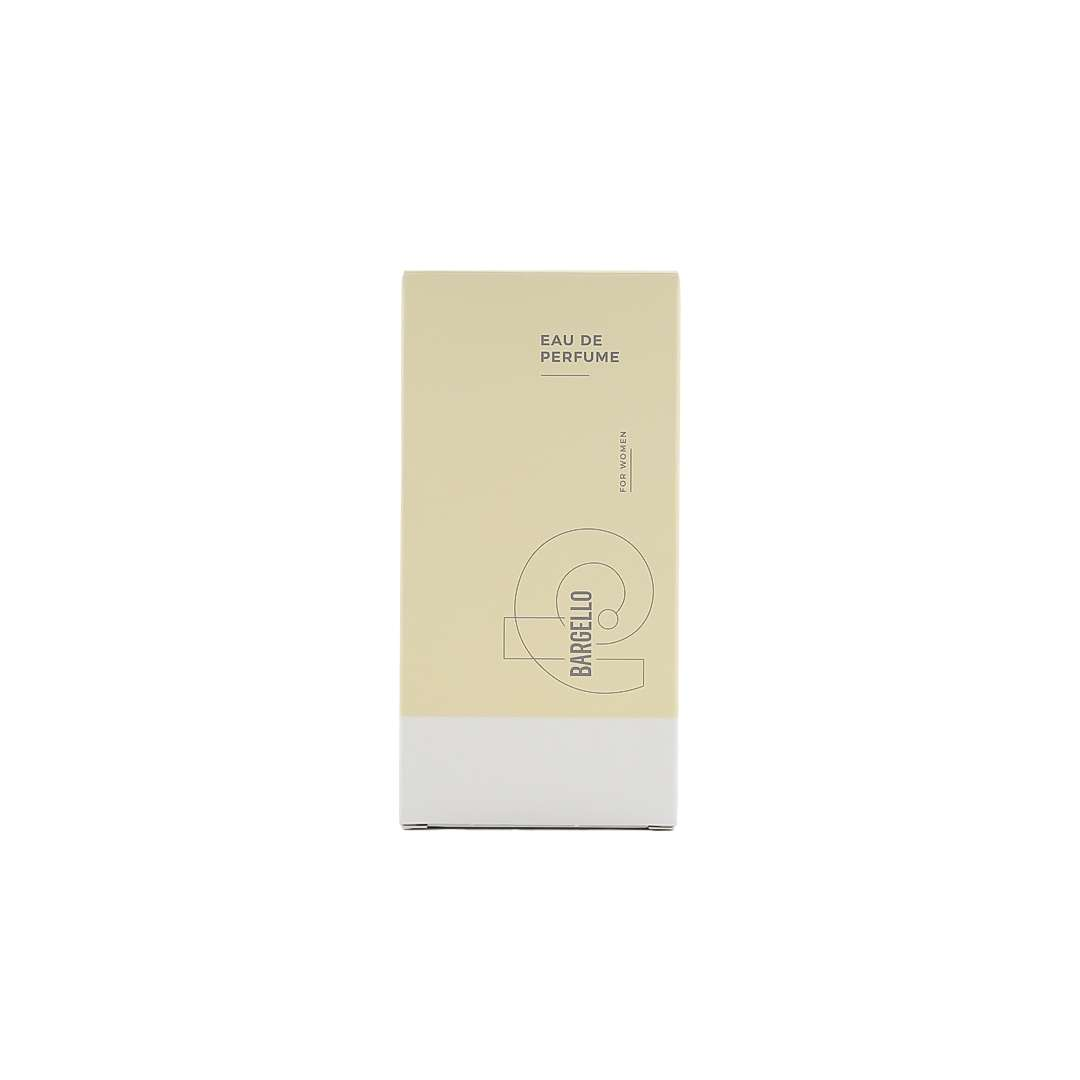 Signature scent for modern women